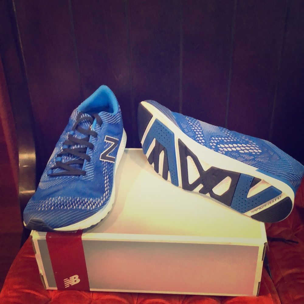 Tennis shoes